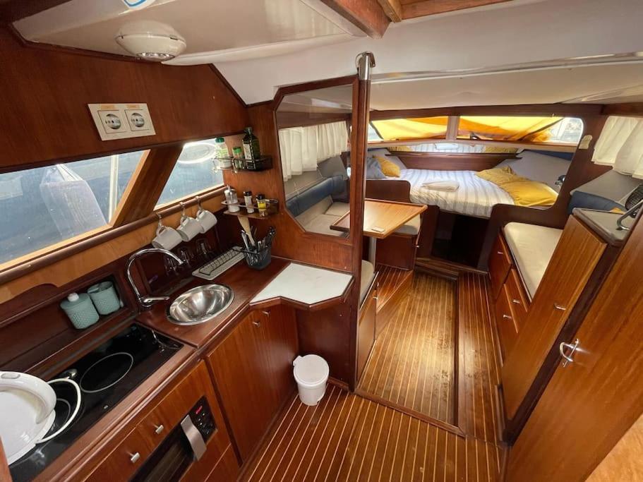 Barco Acogedor - Cosy Boat - Barcelona Hotel Exterior photo
