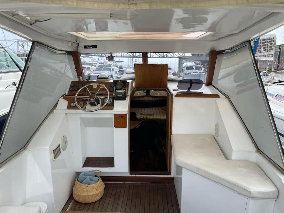 Barco Acogedor - Cosy Boat - Barcelona Hotel Exterior photo