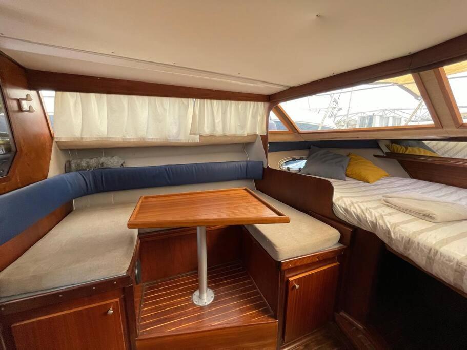 Barco Acogedor - Cosy Boat - Barcelona Hotel Exterior photo